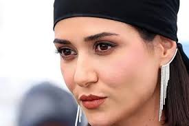 پریناز ایزدیار