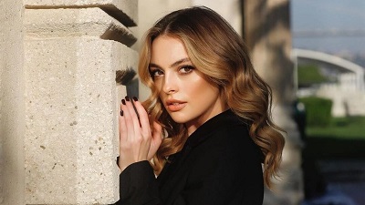 Melis Sezen ملیس سرزن